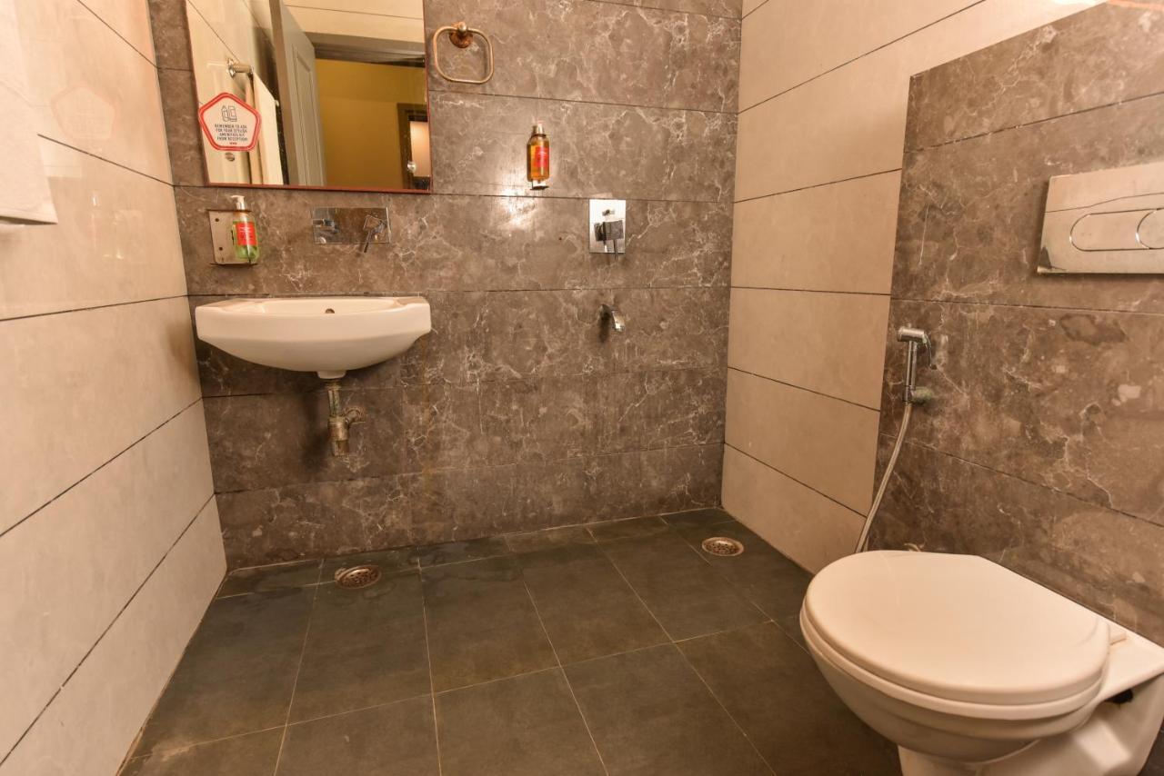 Hotel Red Saffron Nowe Delhi Zewnętrze zdjęcie