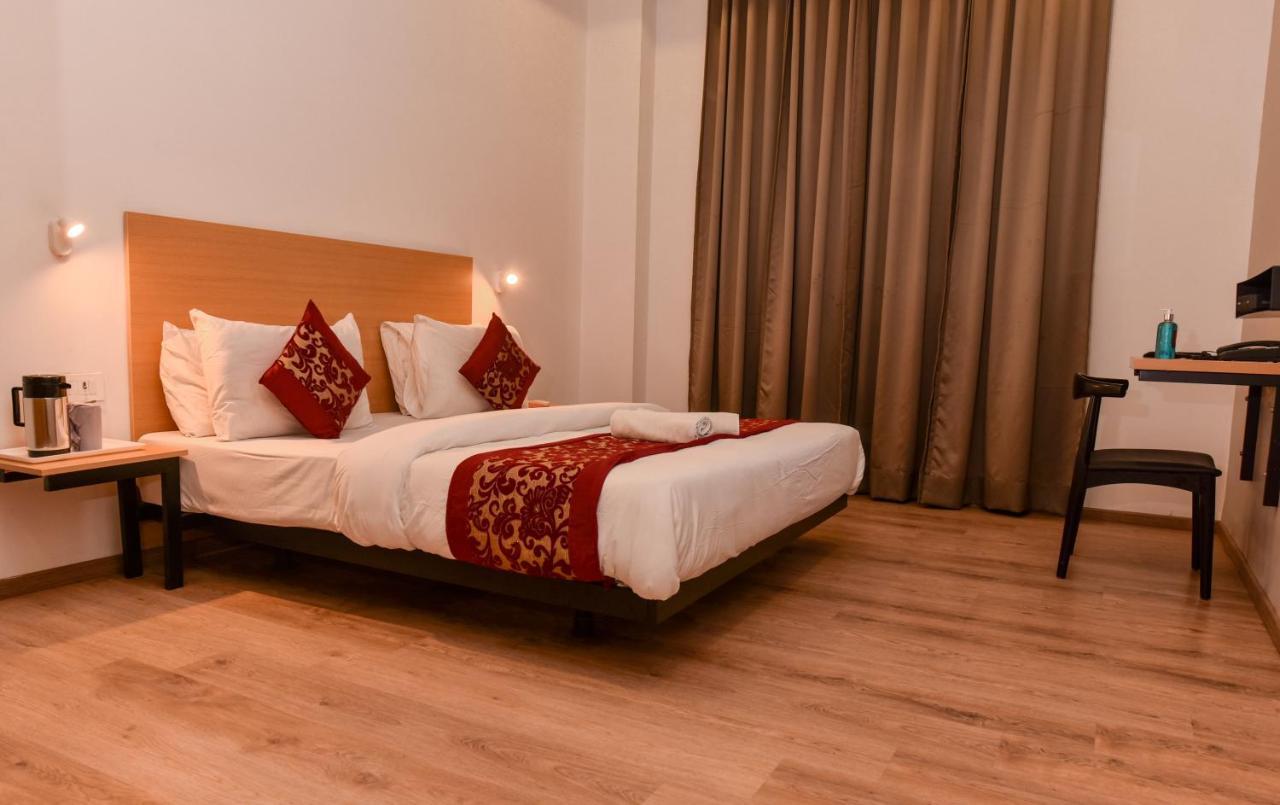 Hotel Red Saffron Nowe Delhi Zewnętrze zdjęcie
