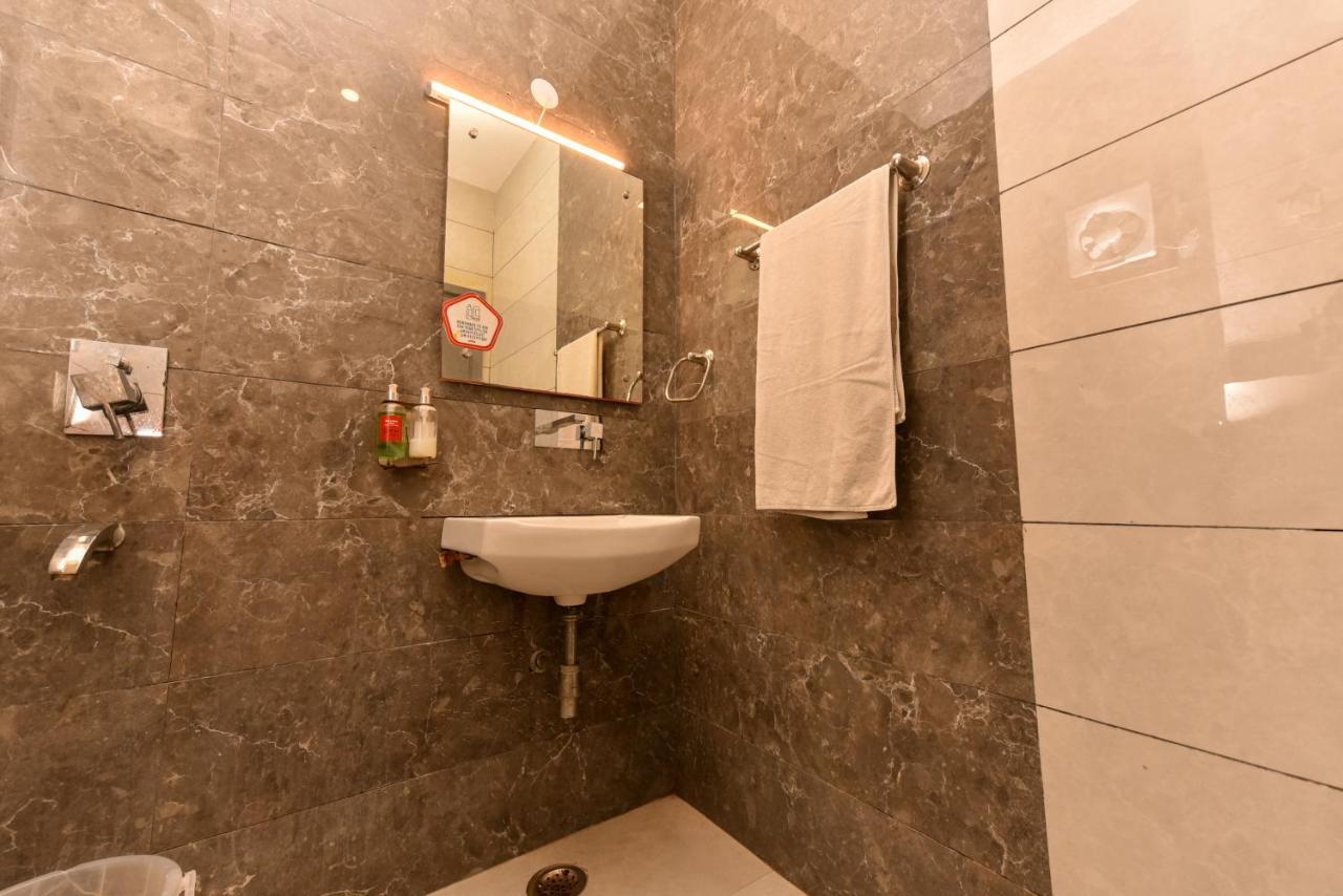 Hotel Red Saffron Nowe Delhi Zewnętrze zdjęcie