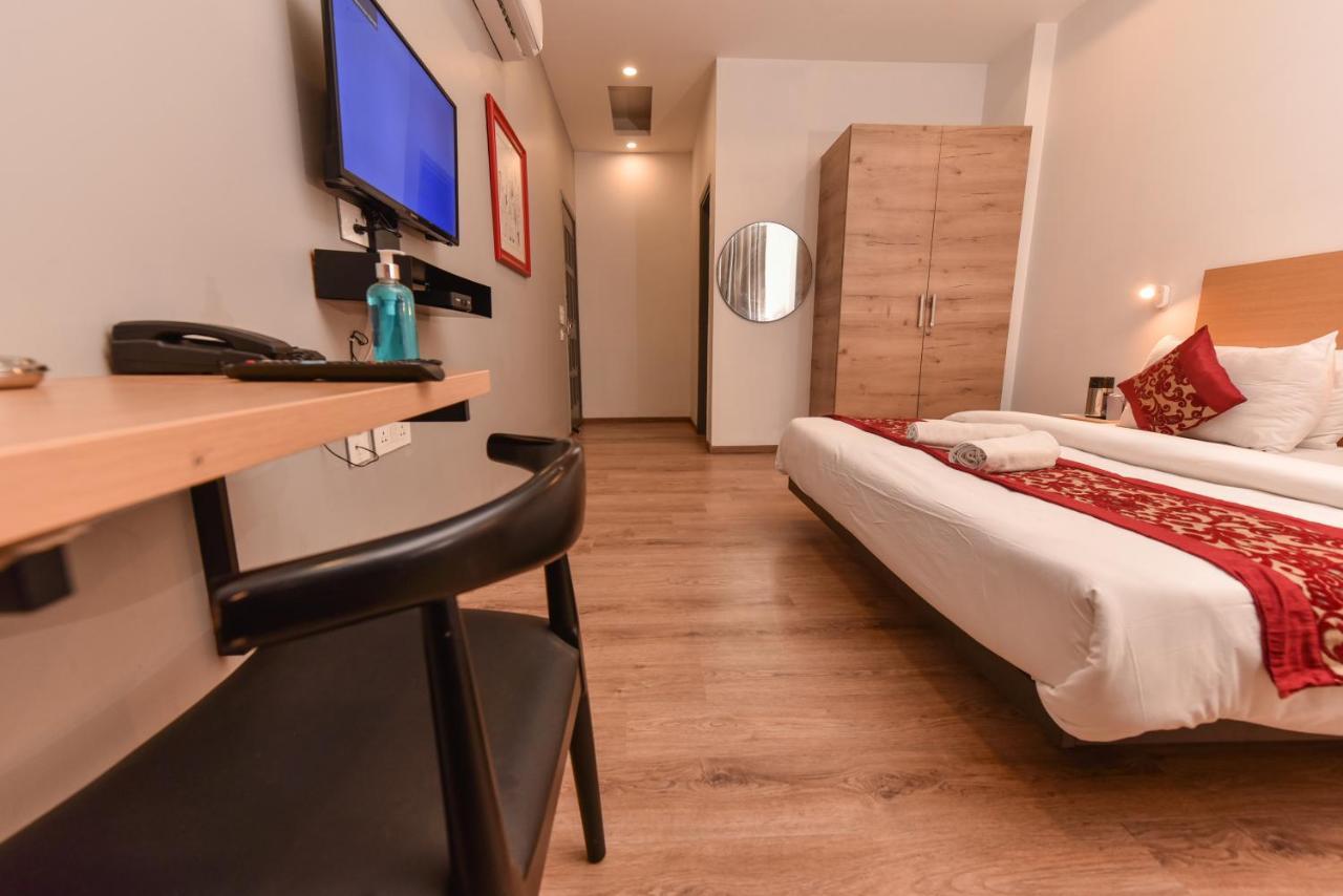 Hotel Red Saffron Nowe Delhi Zewnętrze zdjęcie