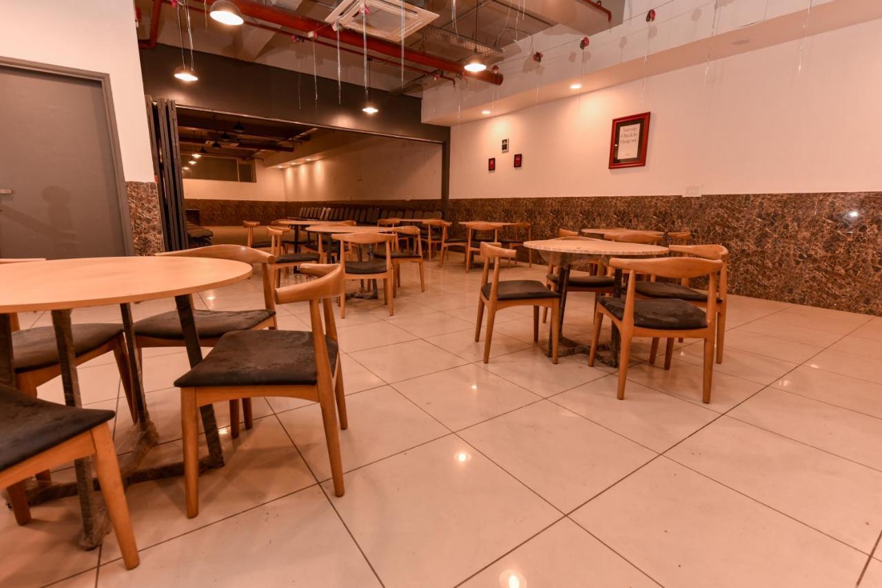 Hotel Red Saffron Nowe Delhi Zewnętrze zdjęcie